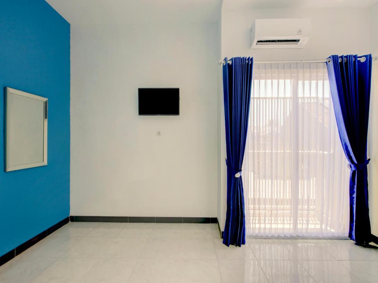 Oyo Life 3987 Kost Aditya Surabaya Exterior foto